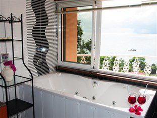 Glacis Heights 3*