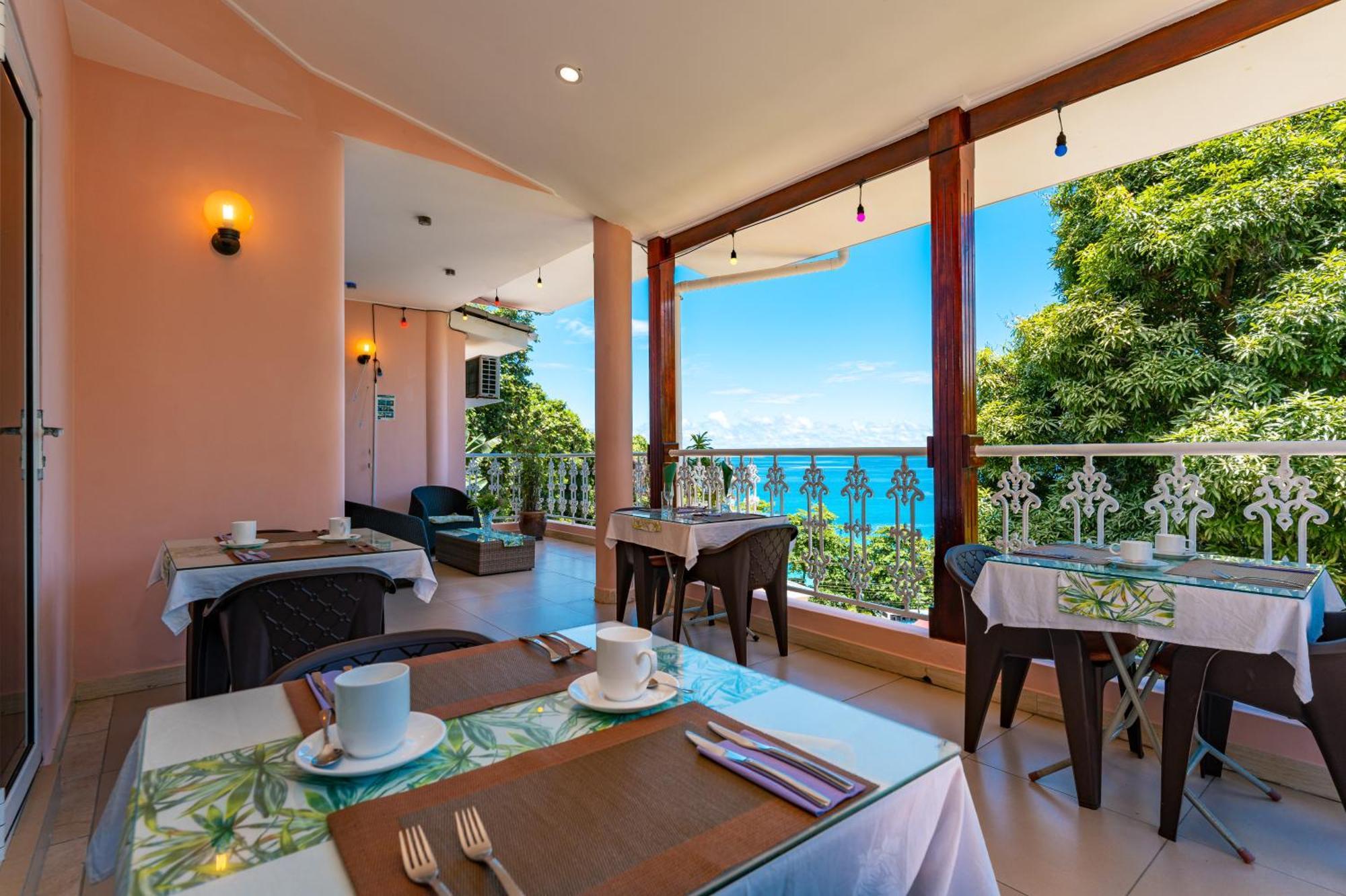 Bed & Breakfast Glacis Heights 3*